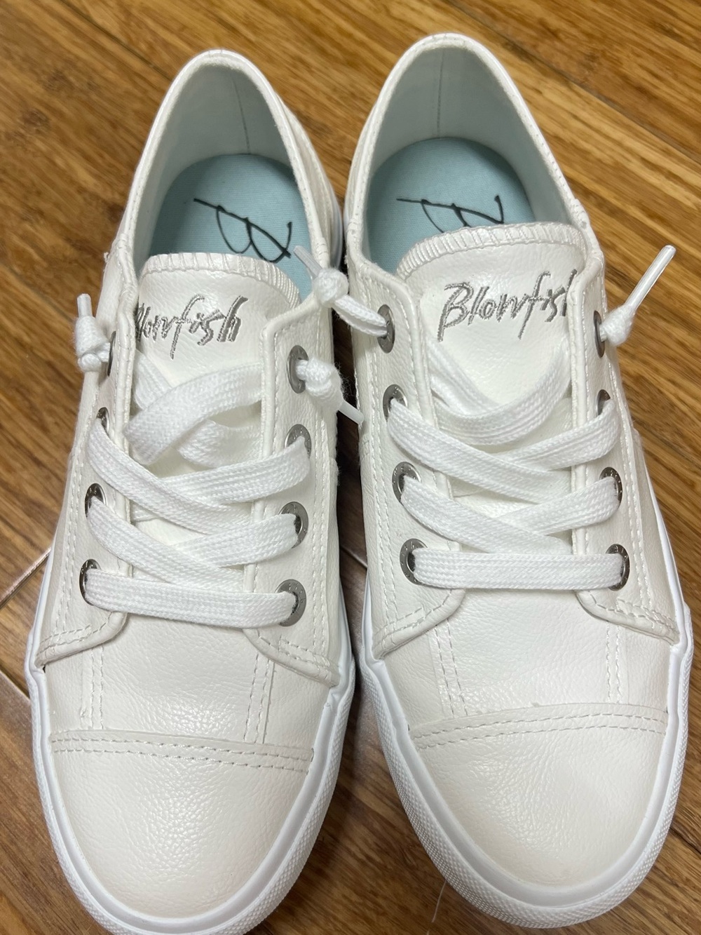 Blowfish White Leather Lace-Up Low Top Sneakers
